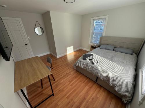Private Bedroom & Private Bathroom in Spacious House 8 min to Boston in 梅德福