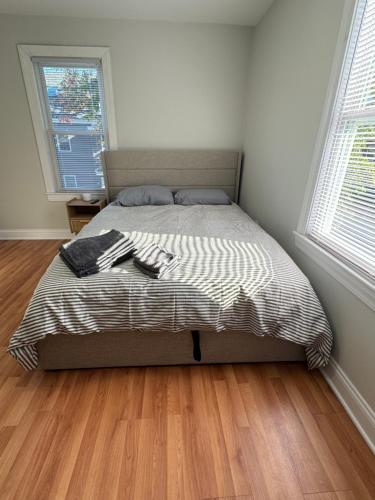 Private Bedroom & Private Bathroom in Spacious House 8 min to Boston in 梅德福
