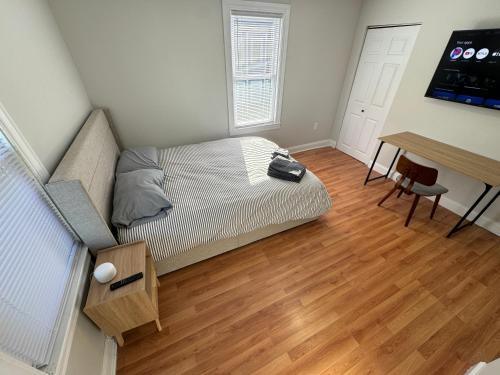Private Bedroom & Private Bathroom in Spacious House 8 min to Boston in 梅德福