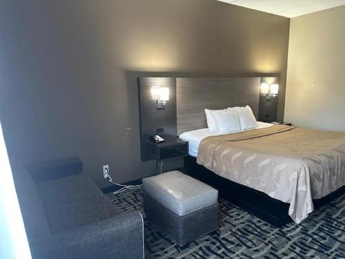 Quality Inn - image 29
