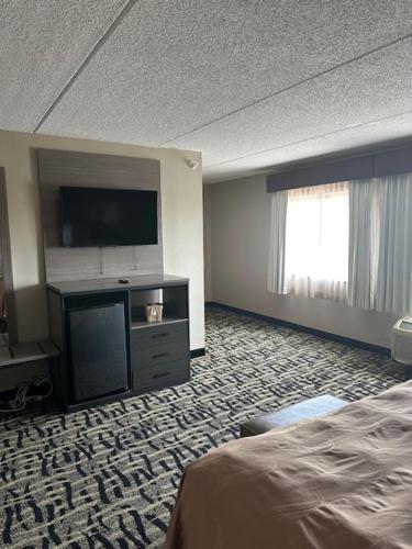 Quality Inn - image 28