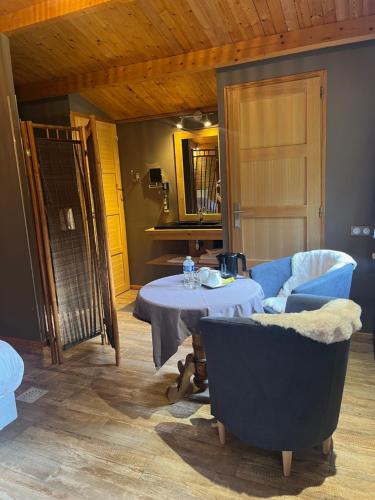 Hotel La Vinaigrerie LOGIS in Joinville