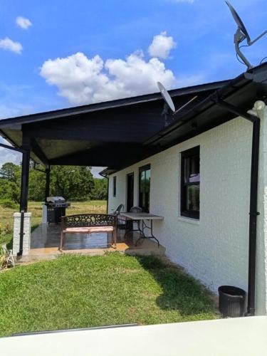 Rest & Replenish 10mins to Lake Sardis with Mountain Views