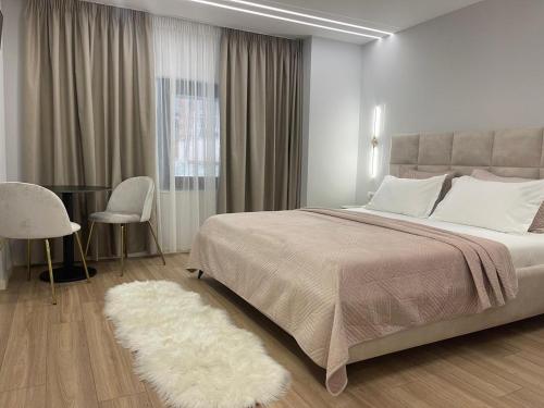 Room 3, Тирана