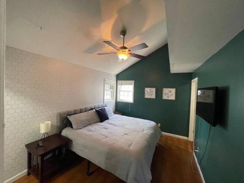 A spacious getaway on Orchard Island in Russells Point, USA
