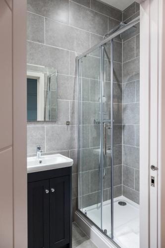 Central Leeds 2-Bedroom Apartment - Walk to Station & Park Square, Leeds (Foto 9)