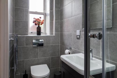Central Leeds 2-Bedroom Apartment - Walk to Station & Park Square, Leeds (Foto 7)