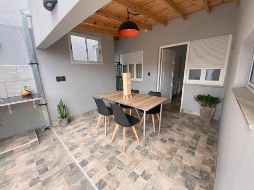 Facilities, Casa Completa con Balcon y Patio privado in Alsina