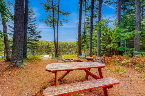 Appalachee Pond Waterfront Cottage