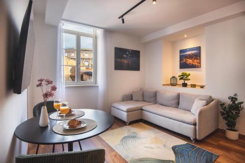 Deluxe One-Bedroom Apartment