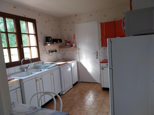 ห้องครัว, maison du roumois 1 chambre in บูร์ฌเทอรูลด์-แอ็งเฟรอวิล