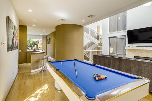 Less Than 2 Mi to Galleria Spacious Houston Home! in Houston, USA