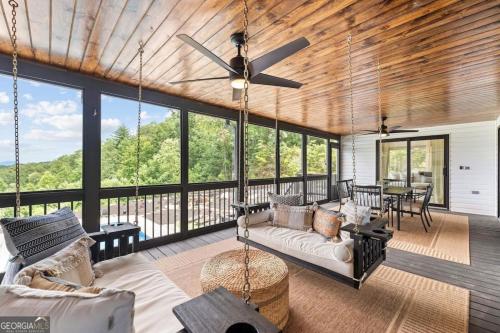 Golden Hill Retreat & Guest House in Cleveland, USA