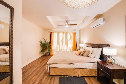 CR MARIPOSA RENTALS Santa Ana Centro 2BR with Terrace Walk Everywhere in Santa Ana