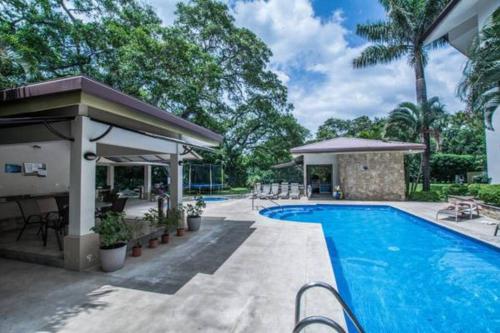 CR MARIPOSA RENTALS Santa Ana Centro 2BR with Terrace Walk Everywhere in Santa Ana