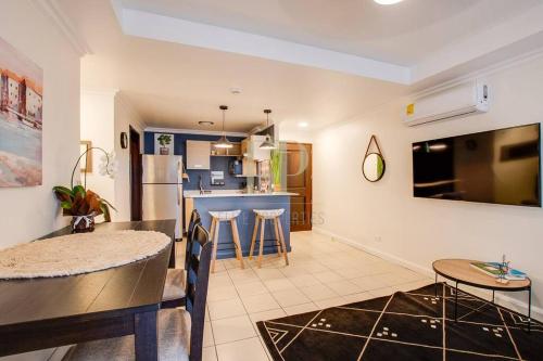 CR MARIPOSA RENTALS Santa Ana Centro 2BR with Terrace Walk Everywhere in Santa Ana