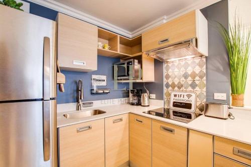 CR MARIPOSA RENTALS Santa Ana Centro 2BR with Terrace Walk Everywhere in Santa Ana