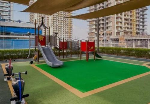 White Sage Sun and Sand 1BR at Beach Isle Emaar BeachFront, Dubai (photo 9)