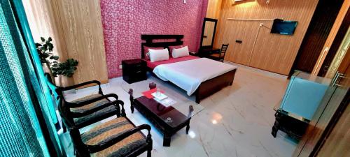 Divine Hotel1 - main image
