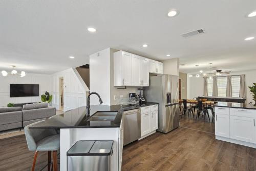 Modern Comforts & Classic Charm w Pool 5BD in Saginaw, USA