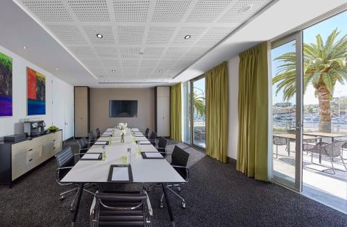 Crown Promenade Perth – Perth, WA