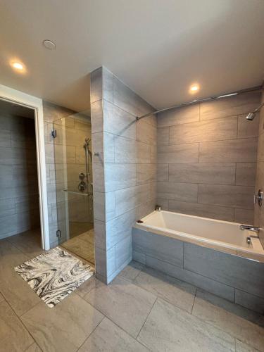 Penthouse Views Downtown - Walking Distance to Petco Park in San Diego, USA