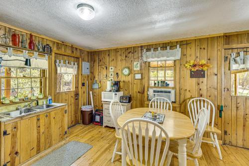 Historic Grizzly Gulch Cabin Near Mt Rushmore! - image 8