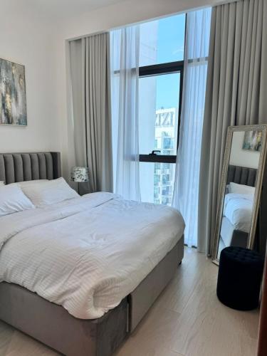 Burj Khalifa view modern 1BHK with balcony, Dubai (photo 10)