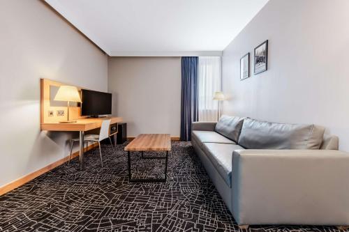 Park Inn by Radisson Peterborough - main image