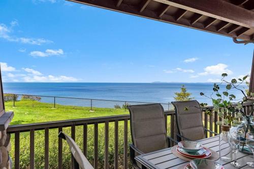 Puget Sound Sunset - Whidbey Ocean Front home with C in Oak Harbor, USA