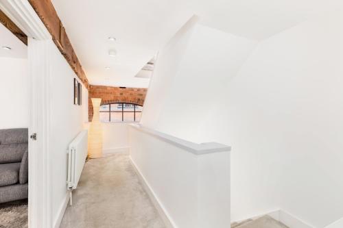 High End Luxury Townhouse in JQ, 4 Bedrooms, Flat screen TV in all rooms, Free Parking, Near Birmingham City Centre DEPOSIT REQUIRED, Birmingham (zdjęcie 6)