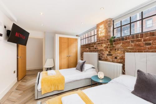 High End Luxury Townhouse in JQ, 4 Bedrooms, Flat screen TV in all rooms, Free Parking, Near Birmingham City Centre DEPOSIT REQUIRED, Birmingham (zdjęcie 7)