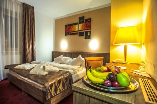 Wellness Hotel Hluboký Dvůr (Wellness Hotel Hluboky Dvur) in Dolani
