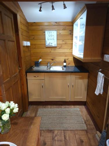 Captain’s Cabin in Mynytho