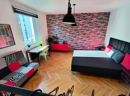 Big Stay - 4 Bedroom, 2 Bathroom Old Town Apartment with AC, Bratislava (fotografie 9)