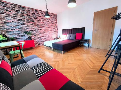 Big Stay - 4 Bedroom, 2 Bathroom Old Town Apartment with AC, Bratislava (fotografie 8)