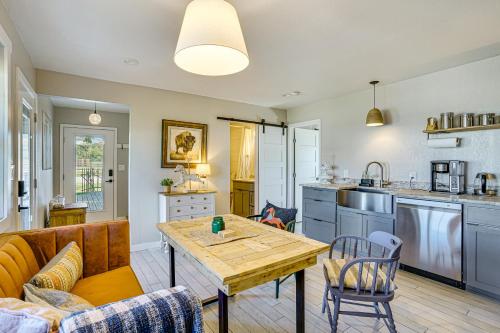 Dog-Friendly Guest House on Horse Ranch in Azle! in Azle, USA