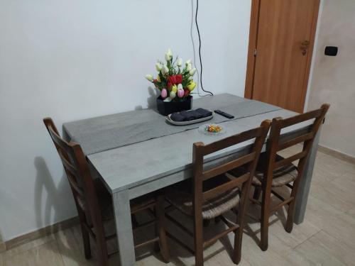 Deluxe Room with Private Kitchen and Garden - Close to Metro C, Rome (photo 3)
