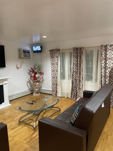 Luxurious 3 bedrooms APT with Master 2 bathrooms in Locust Manor, USA
