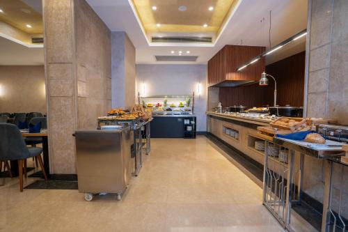 Stay Inn Pyramids Hotel - image 2