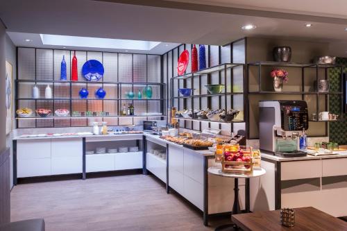 Mercure Madrid Centro - image 2