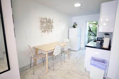 South Beach 2 Bedroom Family Pet Friendly Apartment with Free Parking on Premise in Miami Beach, USA