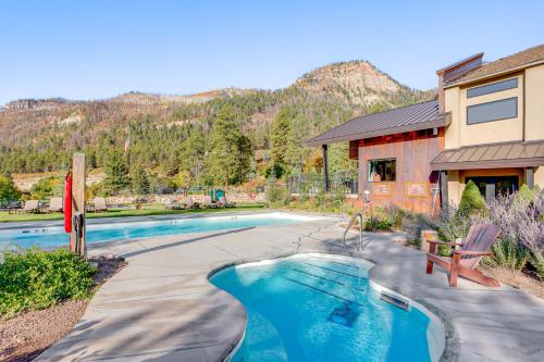 10 Mi to Skiing Durango Condo with Golf Course View in Durango, USA