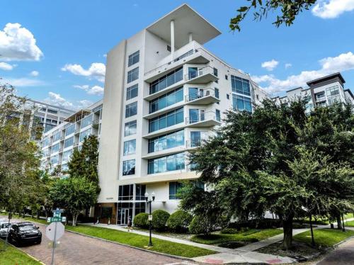 Luxury 1260sq ft 2 Bd 2BTH in DT near The Strand