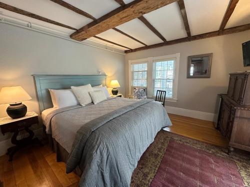 Abalonia Inn