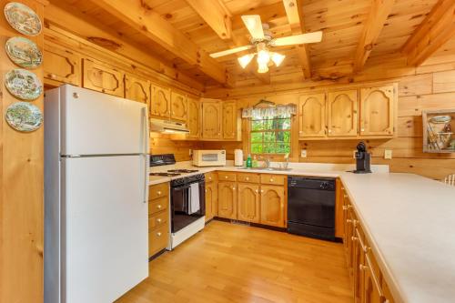 5 Mi to Blue Ridge Lake Cabin with Fire Pit! in Morganton, USA
