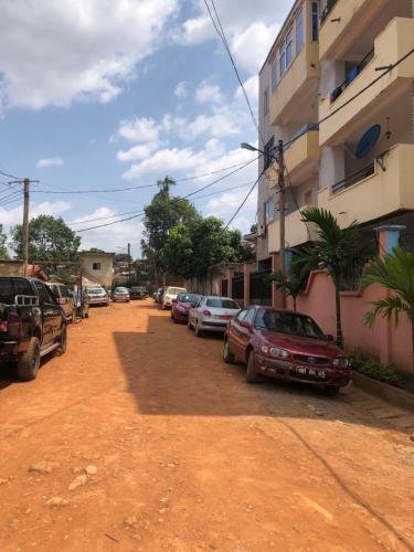 Studio et appartement meublé Yaoundé bastos - image 2