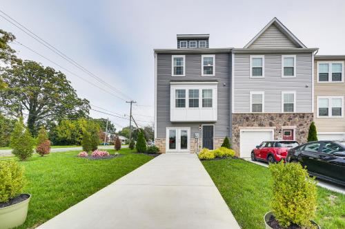 2 Mi to Hollywood Casino Charles Town Townhome! in Charles Town, USA