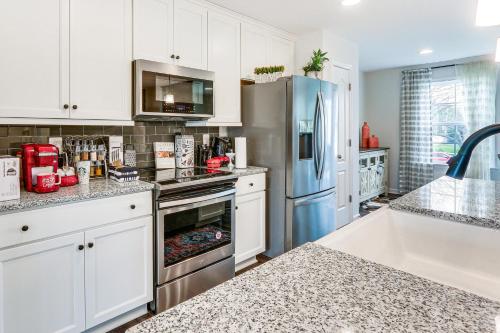 2 Mi to Hollywood Casino Charles Town Townhome! in Charles Town, USA