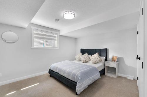 2 bedroom Cozy Secondary suite